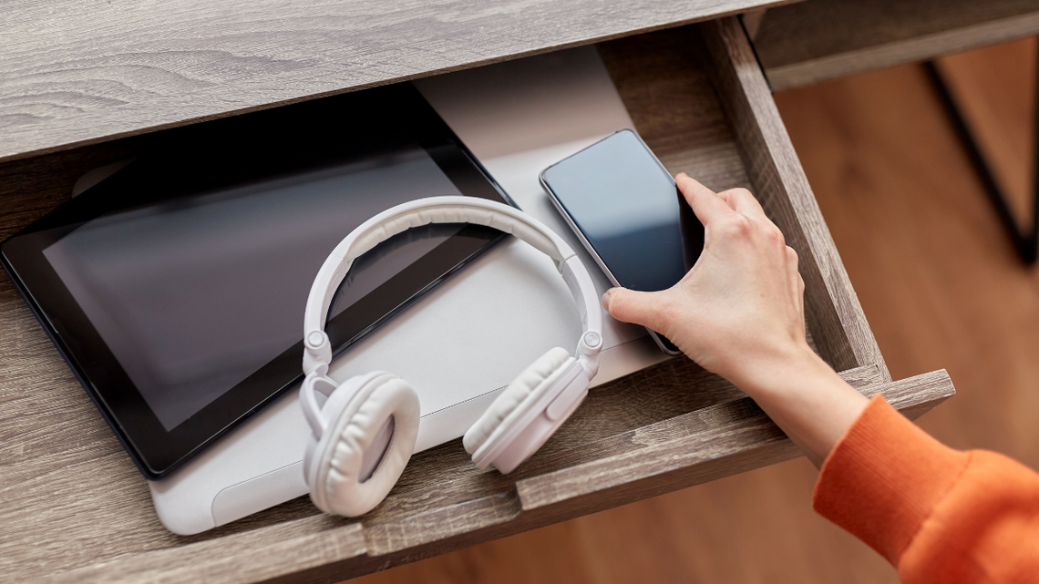 Tysiące zamrożone w szufladach. Nieużywany sprzęt elektroniczny