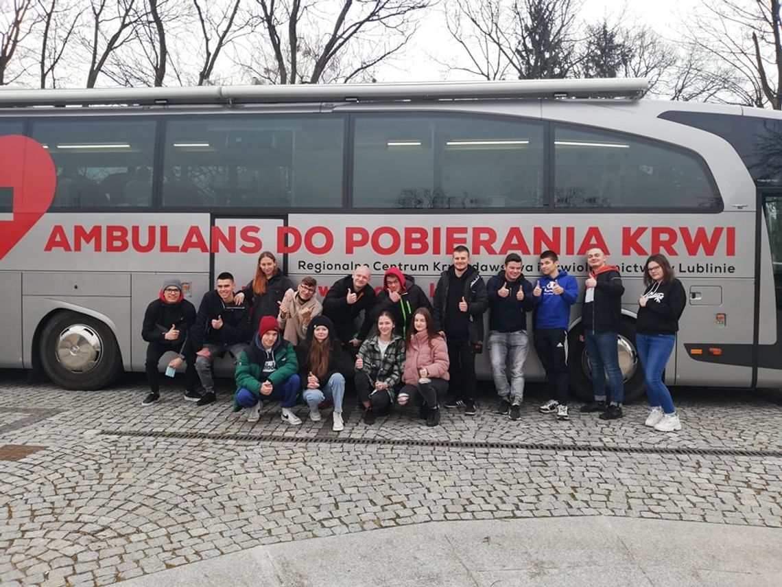 Uczniowie podzielili się cennym darem