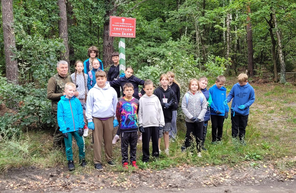 Uczniowie sprzątali swoją małą ojczyznę [ZDJĘCIA]