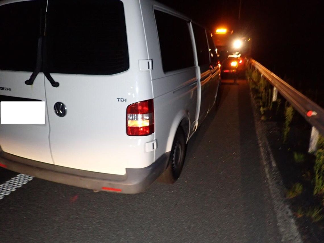 Ukradł dostawczaka i utknął na autostradzie bez paliwa. Miał ponad 3 promile Ukradł dostawczaka i utknął na autostradzie bez paliwa. Miał ponad 3 promile