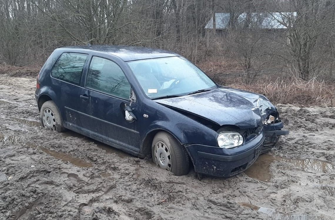 Ukradli golfa. Chcieli go sprzedać na części, ale się zakopali