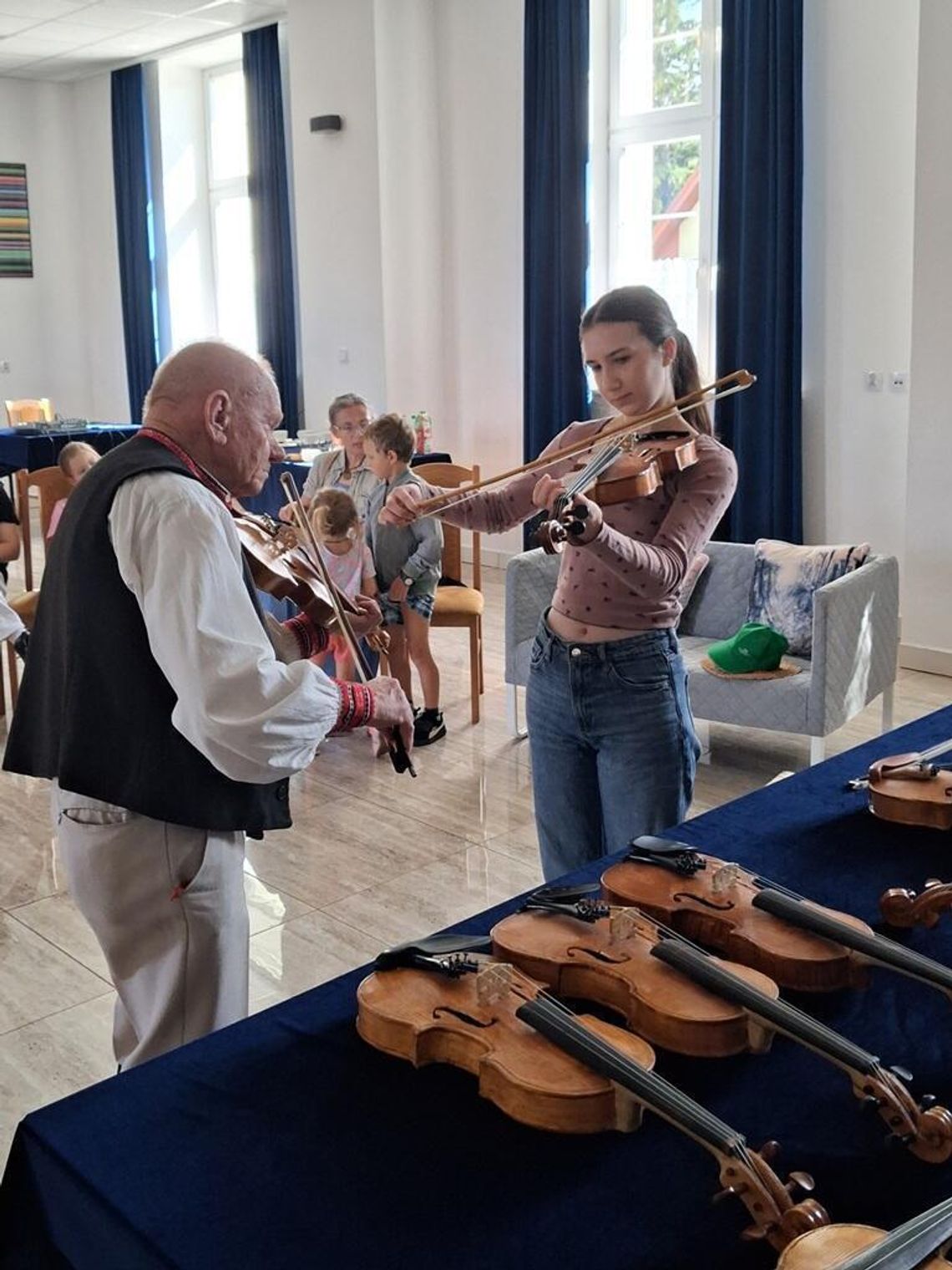 W Konstantynowie trwa projekt „Od Ucha do Smyczka” W Konstantynowie trwa projekt „Od Ucha do Smyczka”