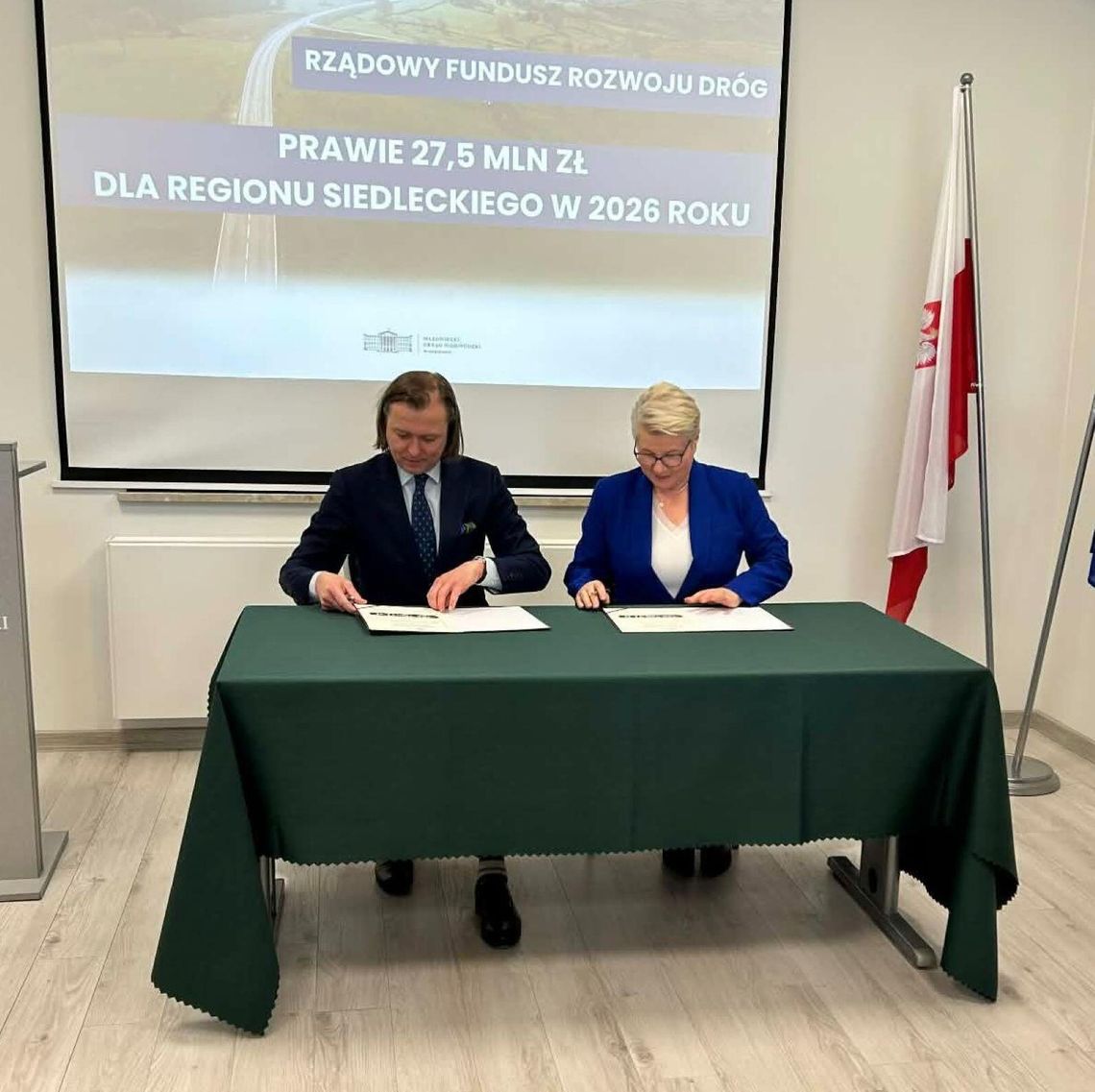 W Ruskowie i Koszelówce wyremontują drogi! Umowy z wojewodą podpisane