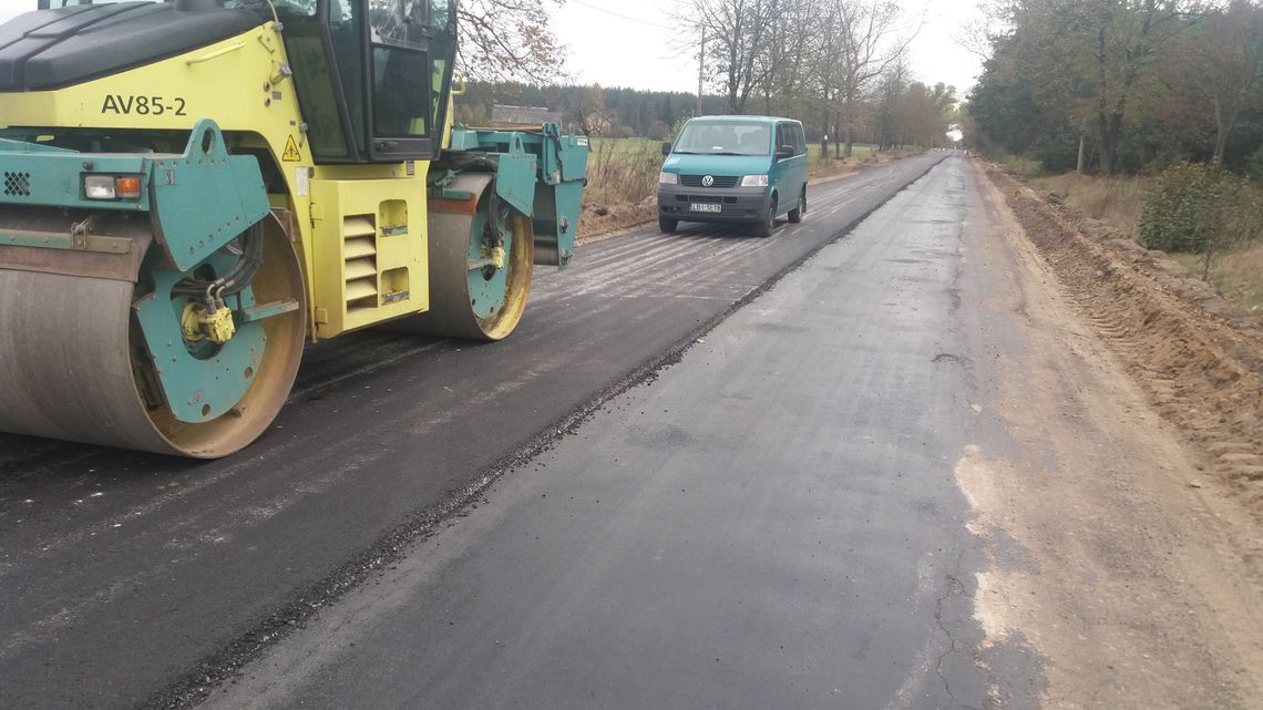 W Studziance kładą nowy asfalt