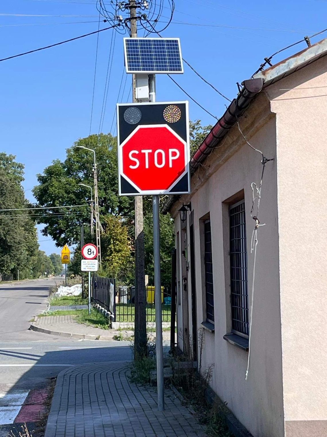 W tym miejscu było dużo kolizji. Dziś stoi tam specjalny znak