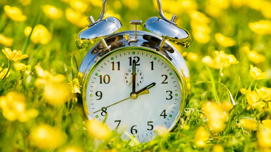 W weekend pośpimy sobie krócej zegar