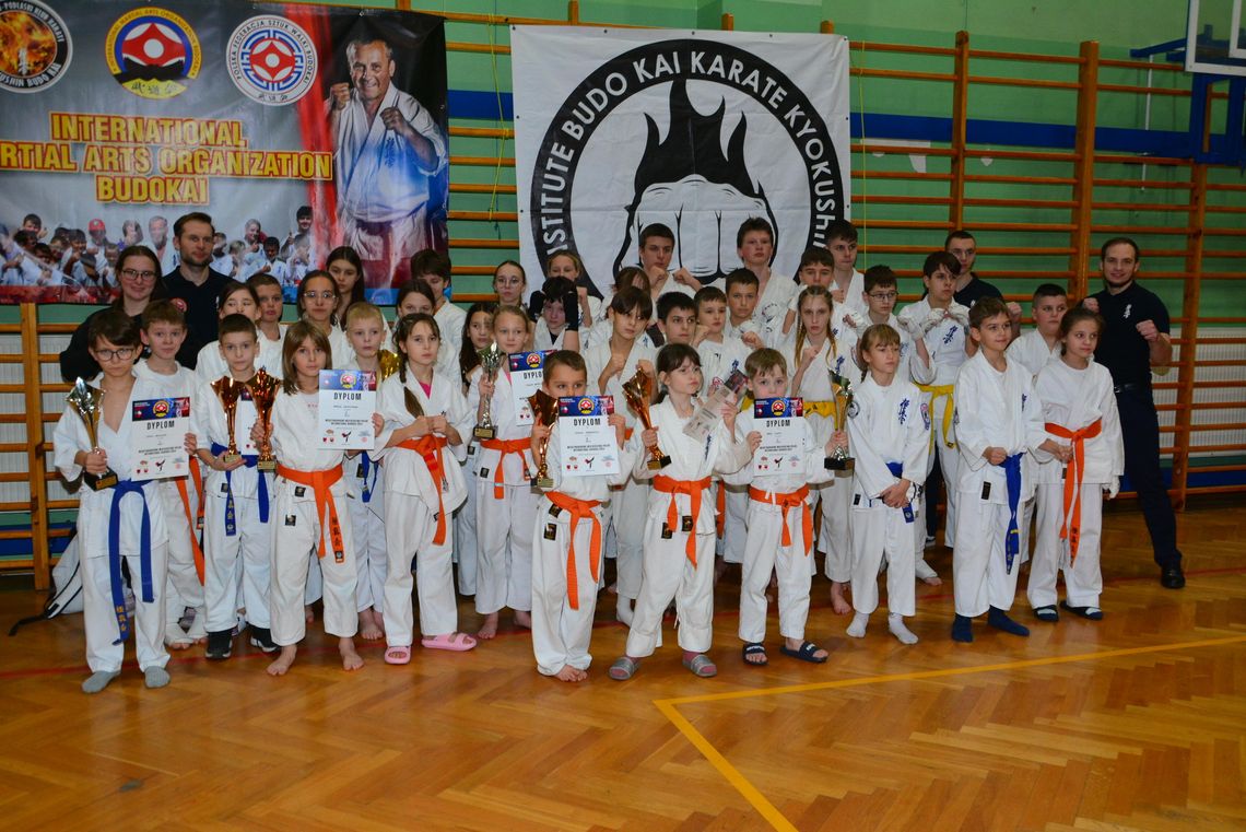 Walczyli młodzi karatecy