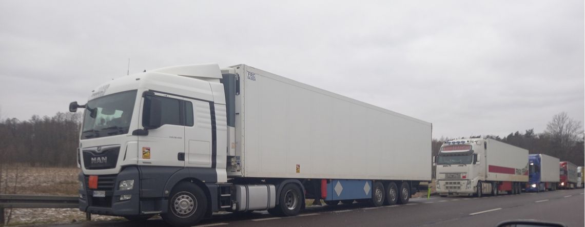 Weekend: 1200 ciężarówek w kolejce do granicy. Sprawdzamy, jak jest teraz Weekend: 1200 ciężarówek w kolejce do granicy. Sprawdzamy, jak jest teraz