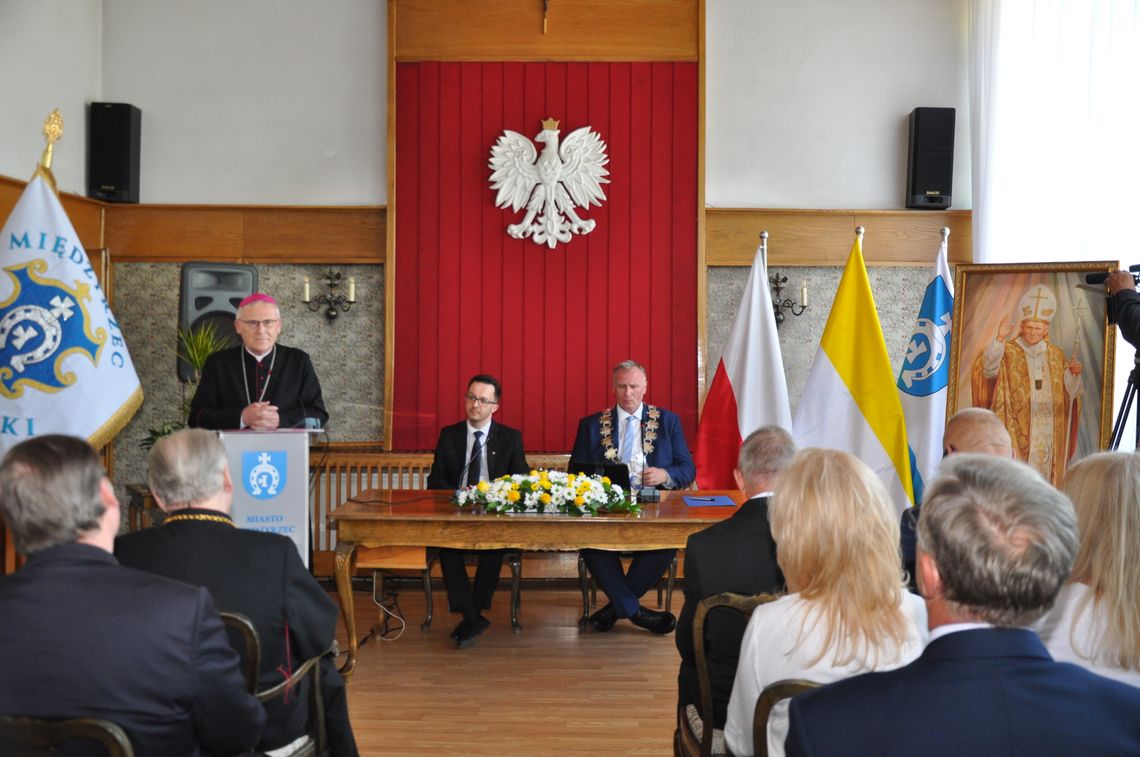 Wielki dzień w historii miasta. Zawierzyli je św. Janowi Pawłowi II