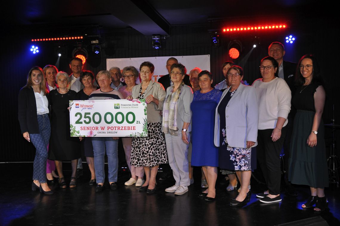 Pół miliona złotych dla seniorów od Fundacji Pomocna Dłoń [ZDJĘCIA, FILM]