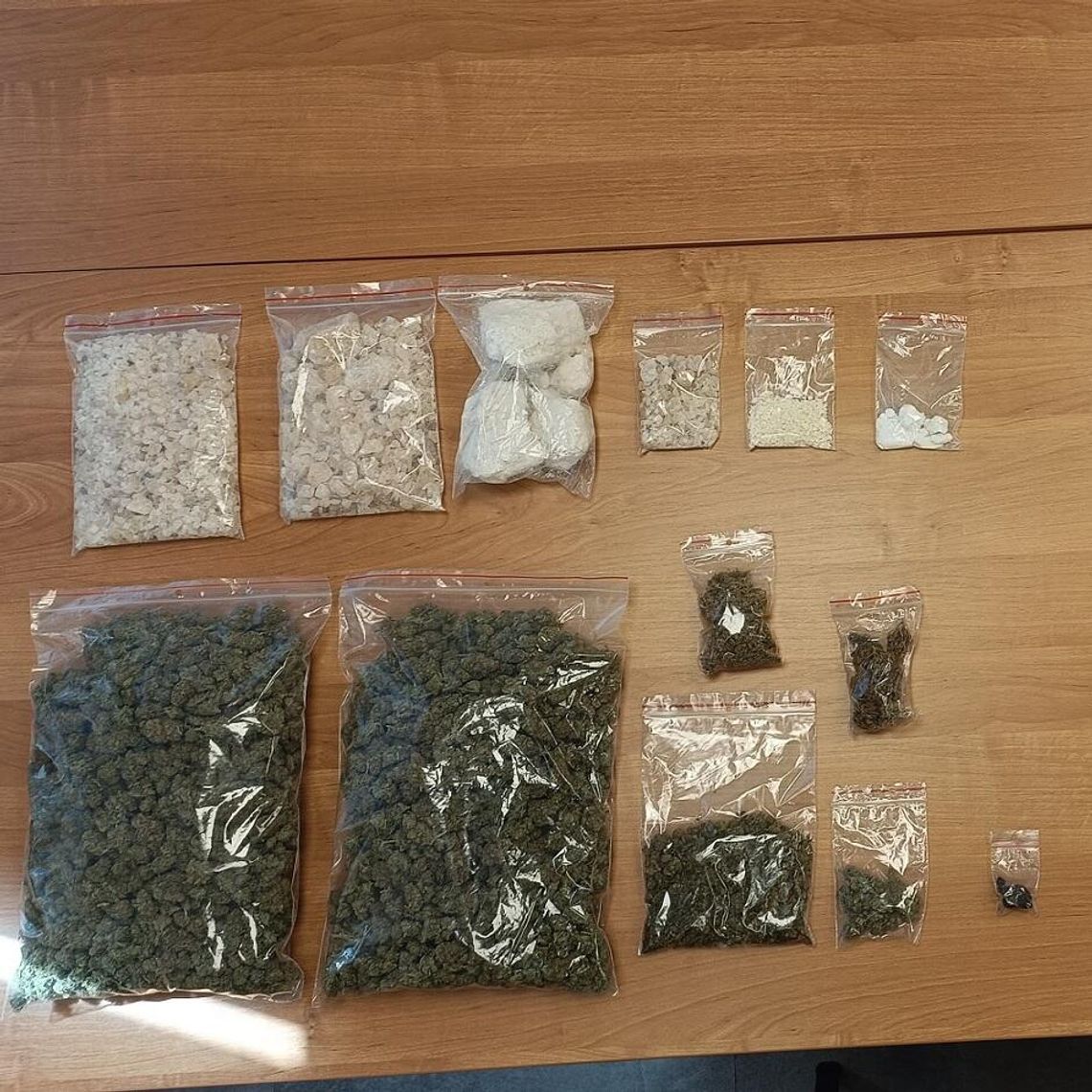 Wiszniccy kryminalni rozbili narkotykowy magazyn [WIDEO, ZDJĘCIA]