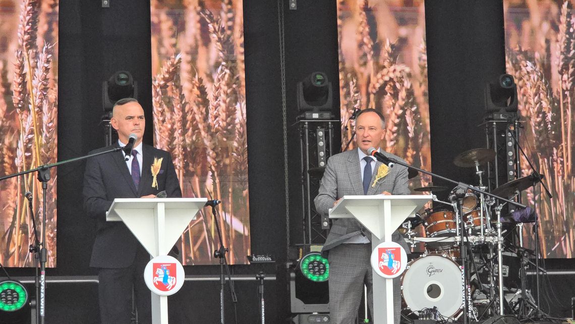 Wisznice. Dzielili chlebem i dziękowali za plony [WYNIKI KONKURSÓW DOŻYNKOWYCH, ZDJĘCIA]