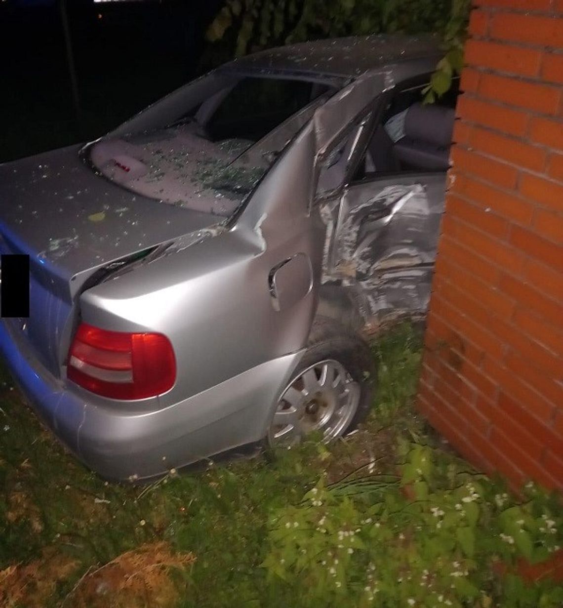 Wjechał w auto funkcjonariuszy. Miał ponad 2 promile