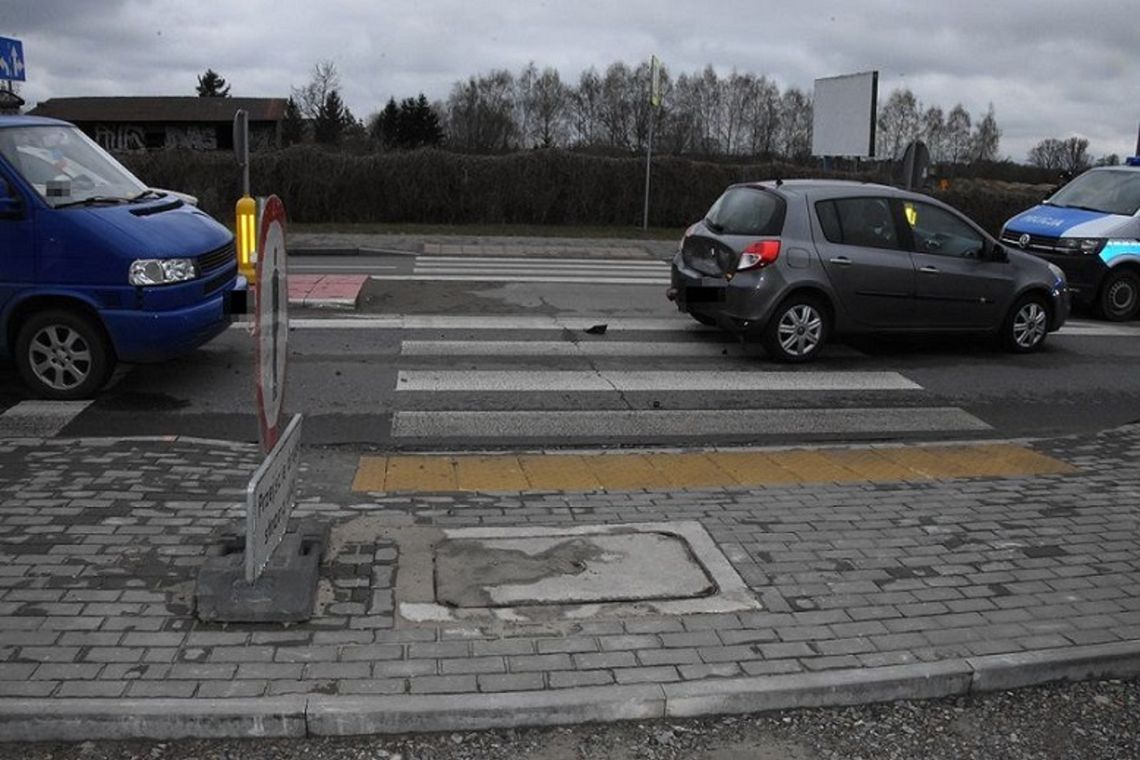 Wjechał w tył jej samochodu, a ona potrąciła pieszą