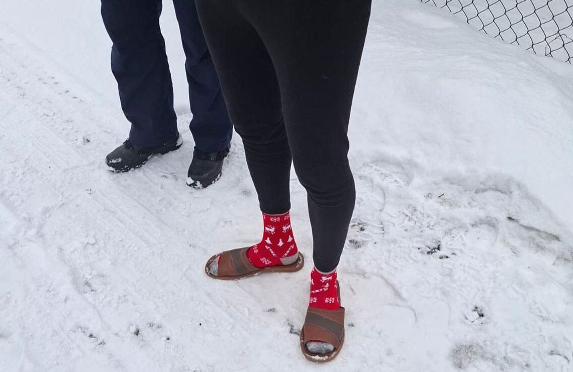 Włamał się do domu, zjadł kiełbasę, włożył skarpety właściciela i poszedł spać radzyń podlaski włamał się założył skarpety kapcie klapki ciapy zjadł kiełbasę