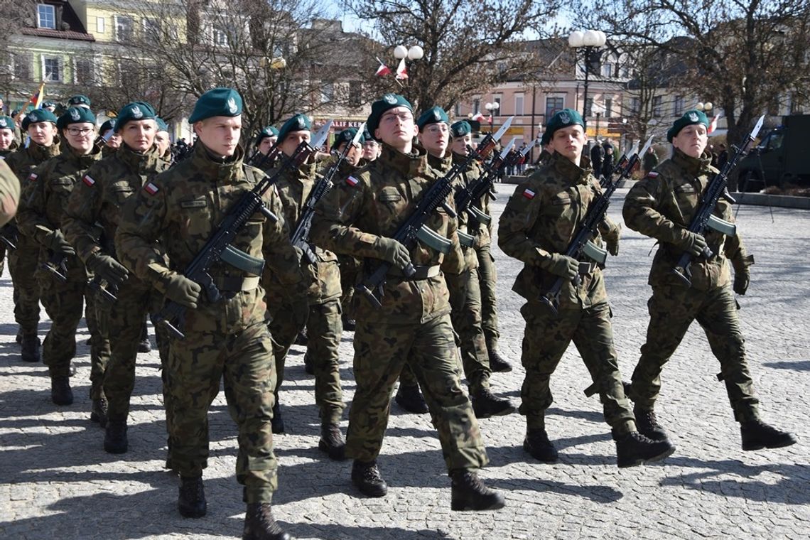 Wojskowa przysięga na placu Wolności w Białej Podlaskiej