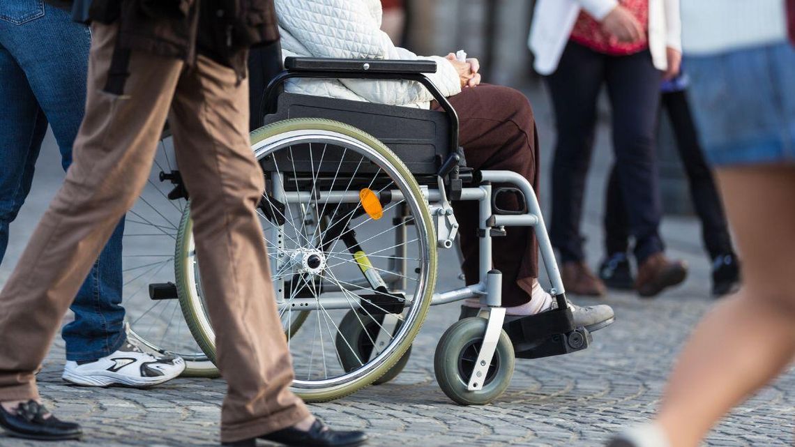 Lata mijają, a niepełnosprawni wciąż mają te same problemy Lata mijają, a niepełnosprawni wciąż mają te same problemy