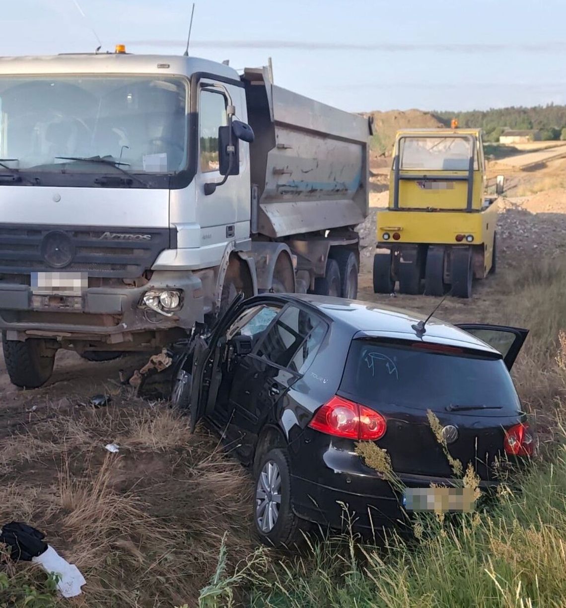 Wypadek na DK-19 w Borkach. Dwie osoby trafiły do szpitala Wypadek na DK-19 w Borkach. Dwie osoby trafiły do szpitala