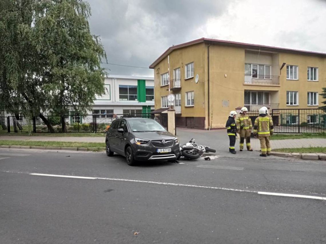 Wypadek na ul. Artyleryjskiej. Motocyklista trafił do szpitala (VIDEO)