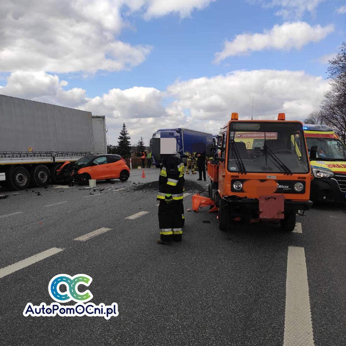 Wypadek w Woskrzenicach. Ruch odbywa się wahadłowo