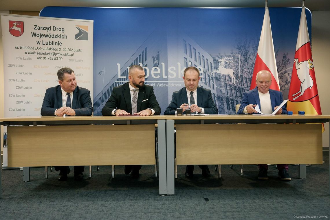 Wyremontują drogi wojewódzkie. Do poprawy odcinki w trzech powiatach 30 października 2025 - podpisanie umów na realizację remontów na drogach wojewódzkich nr 815 i 835