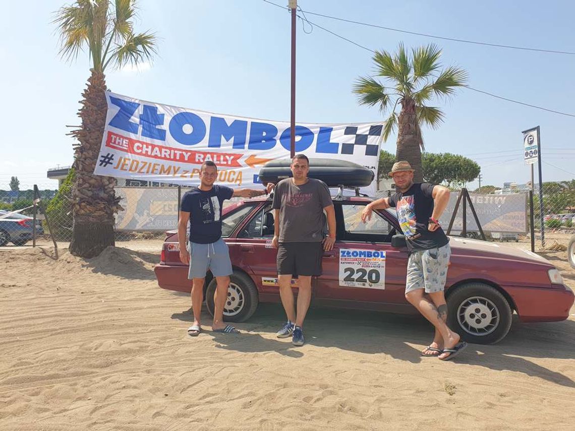 Wyruszają Polonezem w szczytnym celu