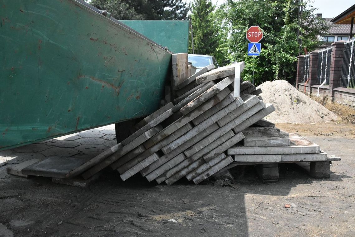 Z ładowarki spadł mężczyzna. Operator sprzętu uciekł