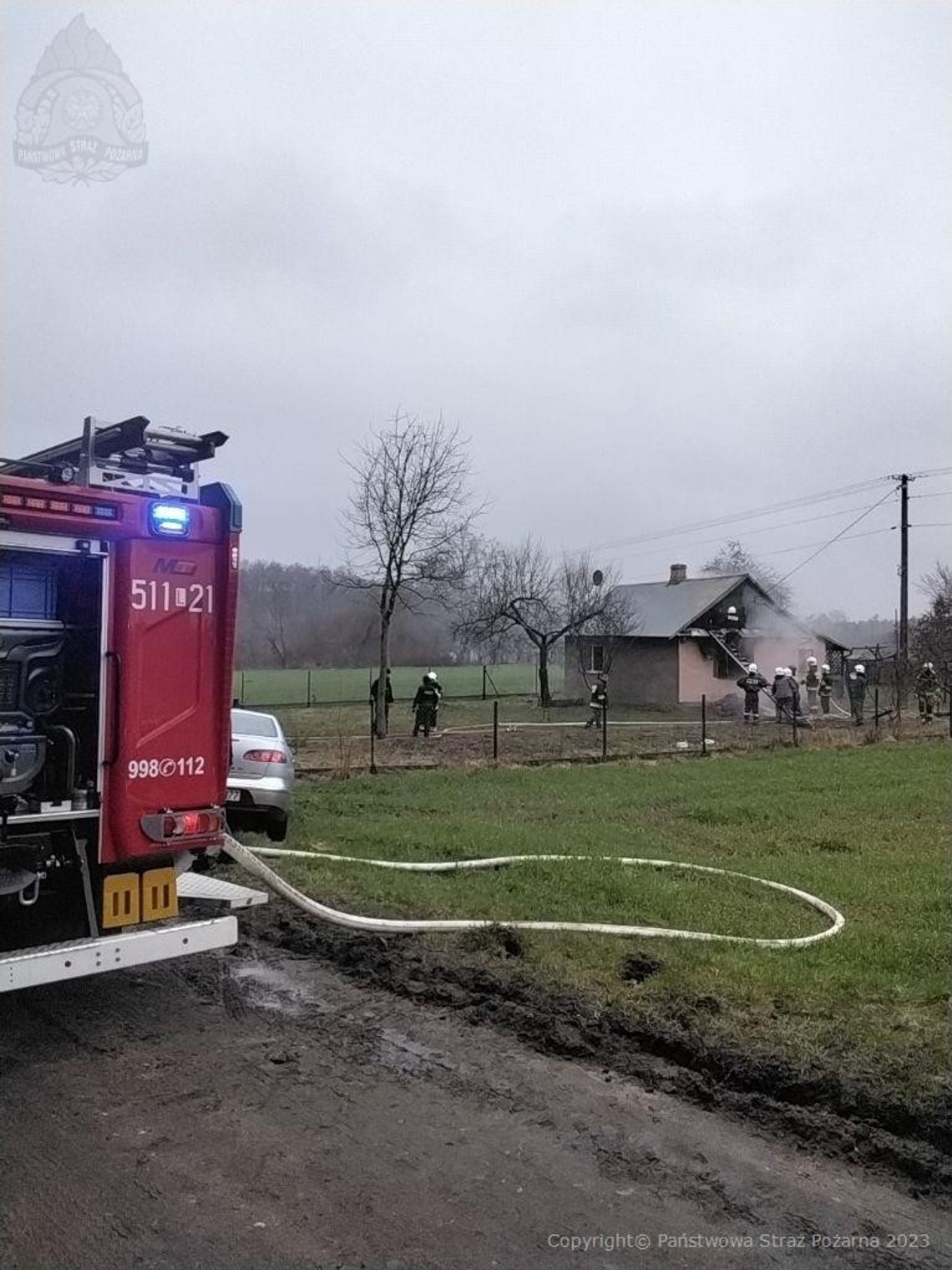 Pożar budynku mieszkalnego gminie Borki. Trwa akcja gaśnicza