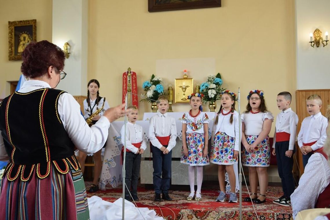 W Przychodach wybrzmiały pieśni Maryjne [GALERIA ZDJĘĆ]