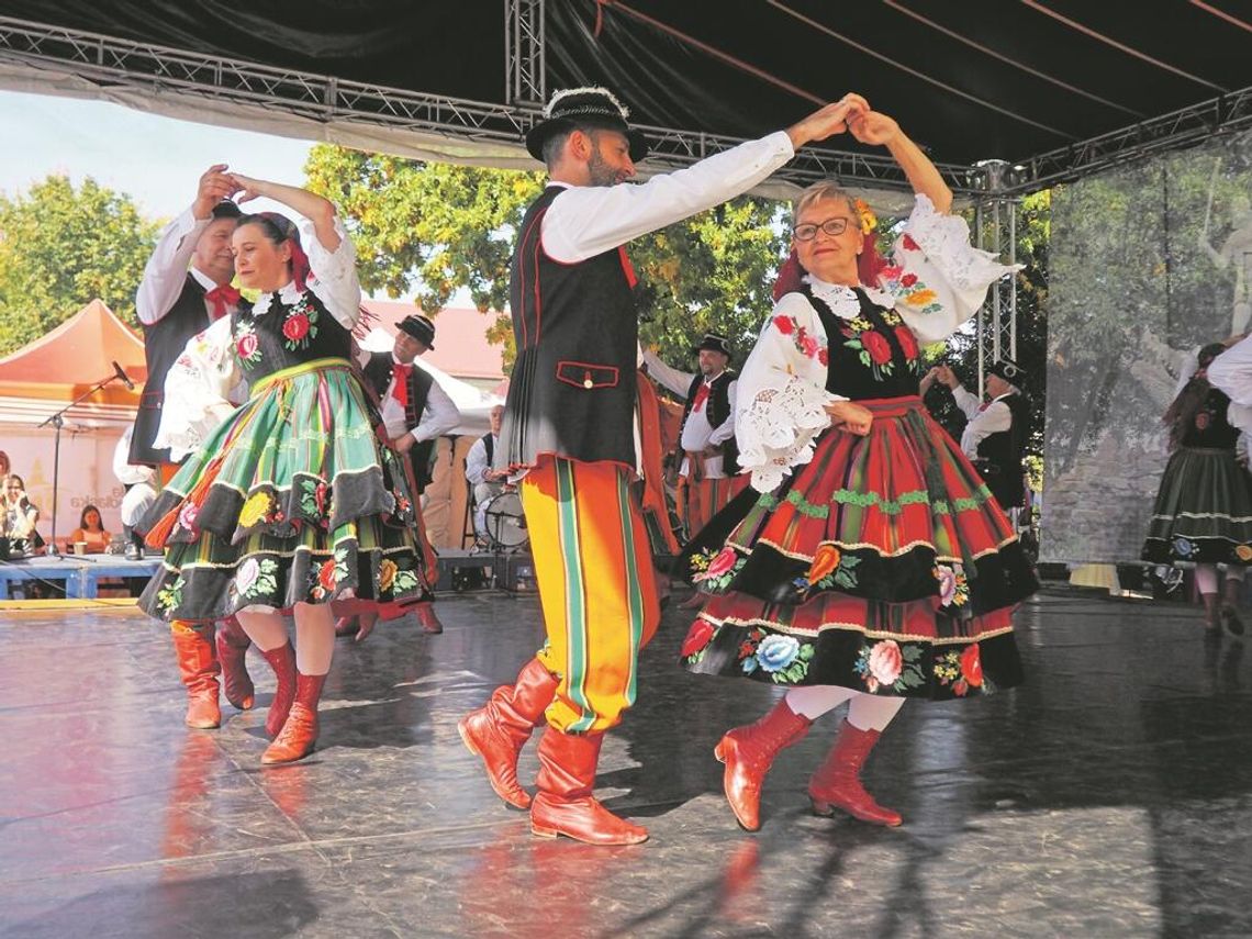 Zabawa ludowa nad Krzną