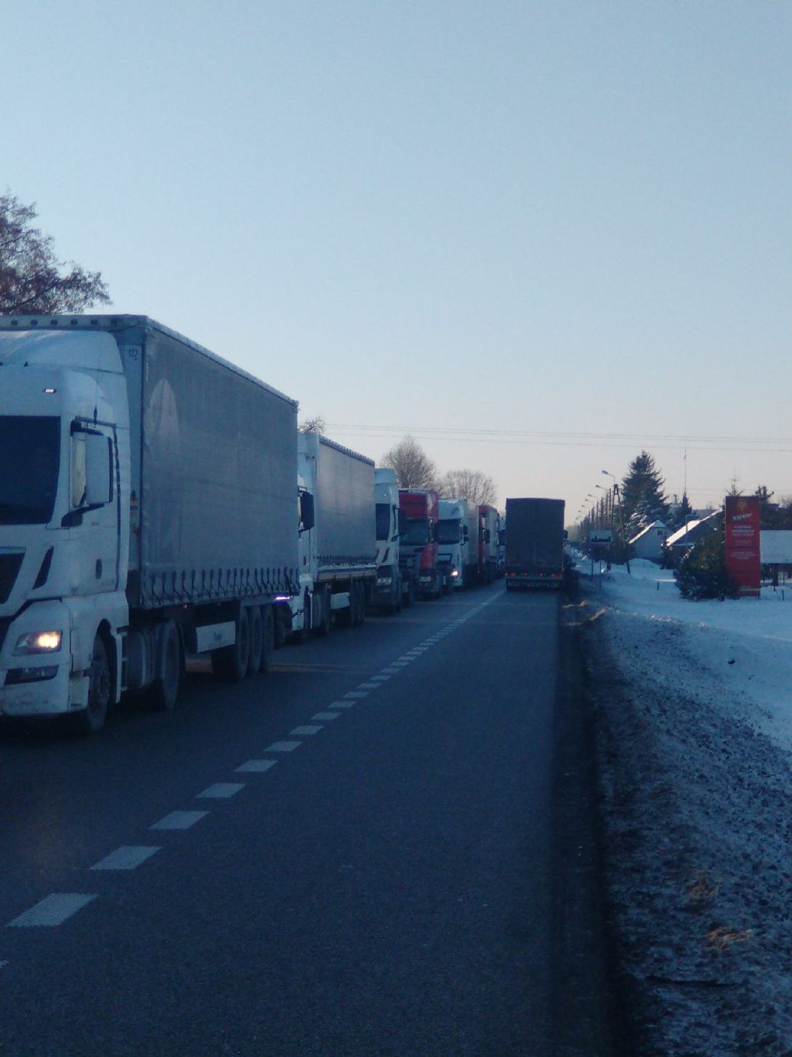 Armagedon na krajowej dwójce. Policja twierdzi, że panuje nad sytuacją