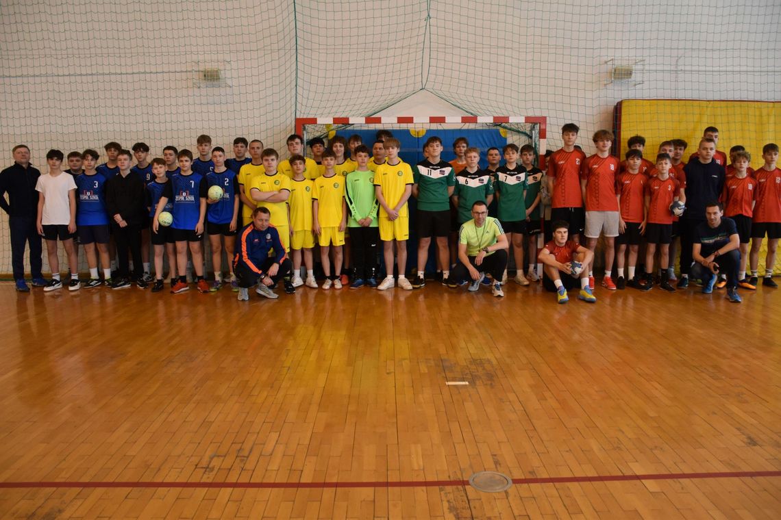 Zacięte finały Powiatu Bialskiego w piłce ręcznej młodzieży szkolnej