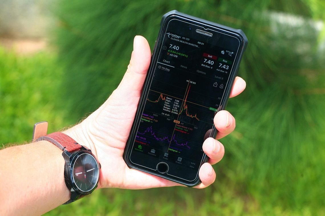 Zainwestował na polecenie „konsultantki”. Stracił niemal 55 tys. zł