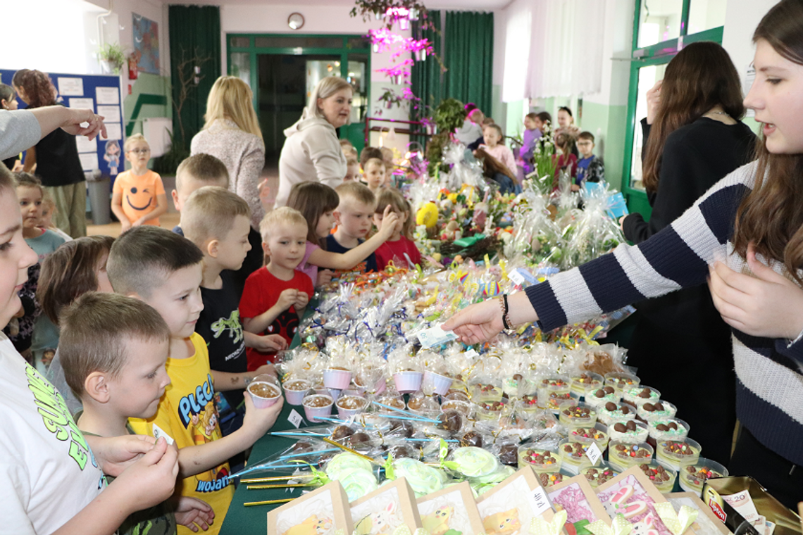 Zalesie. Szkolny kiermasz wielkanocny okazał się sukcesem [ZDJĘCIA]