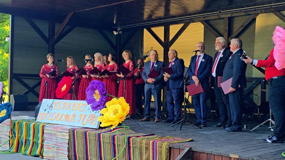 Łomazy. Zaśpiewali na ludowo [GALERIA ZDJĘĆ, FILM]