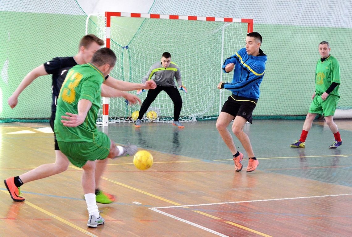 Zbliża się powiatowy turniej piłki halowej. Podpowiadamy, jak się zapisać