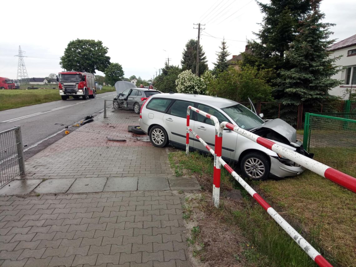 Zderzenie 3 aut. Droga wojewódzka 812 zablokowana [ZDJĘCIA]