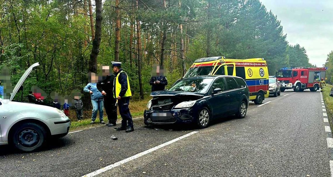 Zderzenie dwóch osobówek. 3 osoby trafiły do szpitala