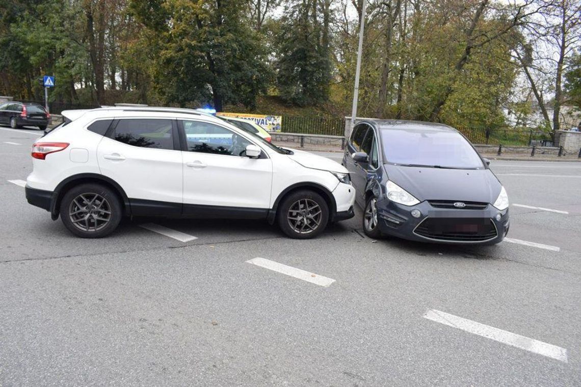 Zderzenie na ul. Warszawskiej. 28-latka nie ustąpiła pierwszeństwa