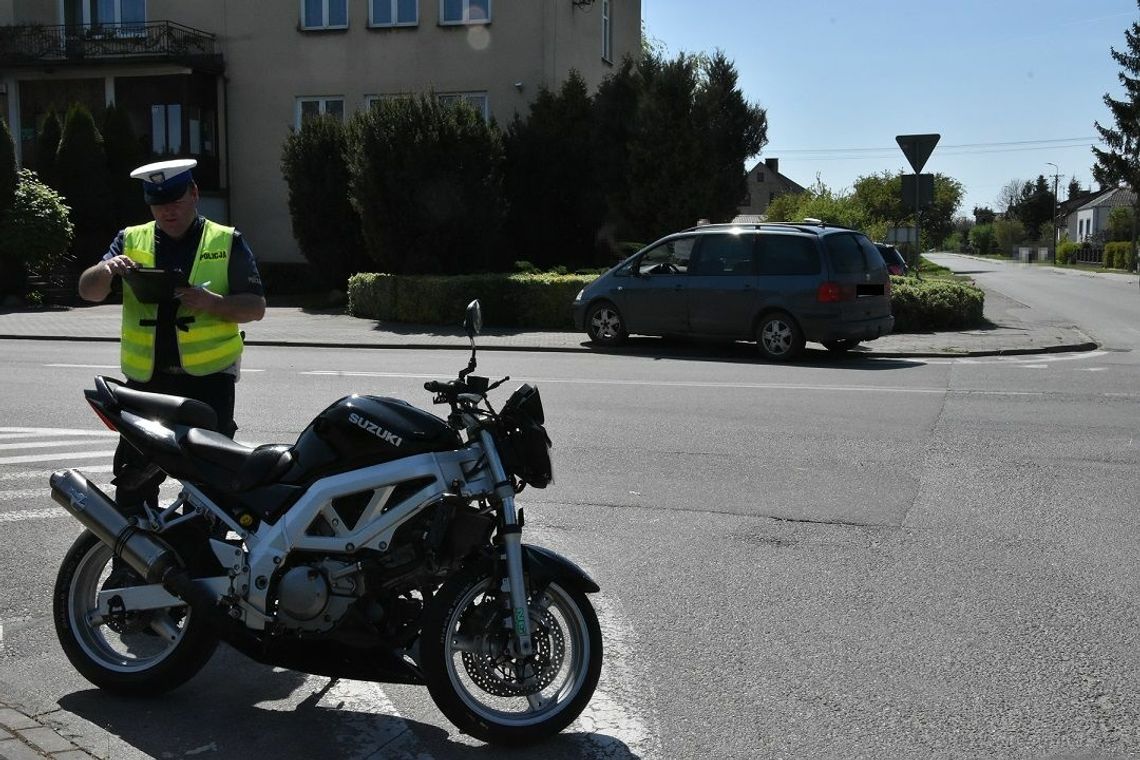 Zderzenie pojazdów. Motocyklista trafił do szpitala