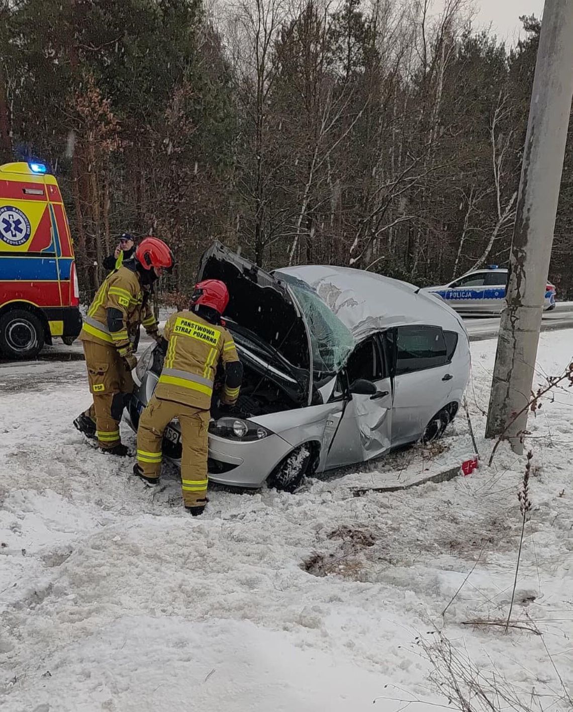 Zderzenie aut w Starej Wróblinie. Dwie osoby ranne [ZDJĘCIA]