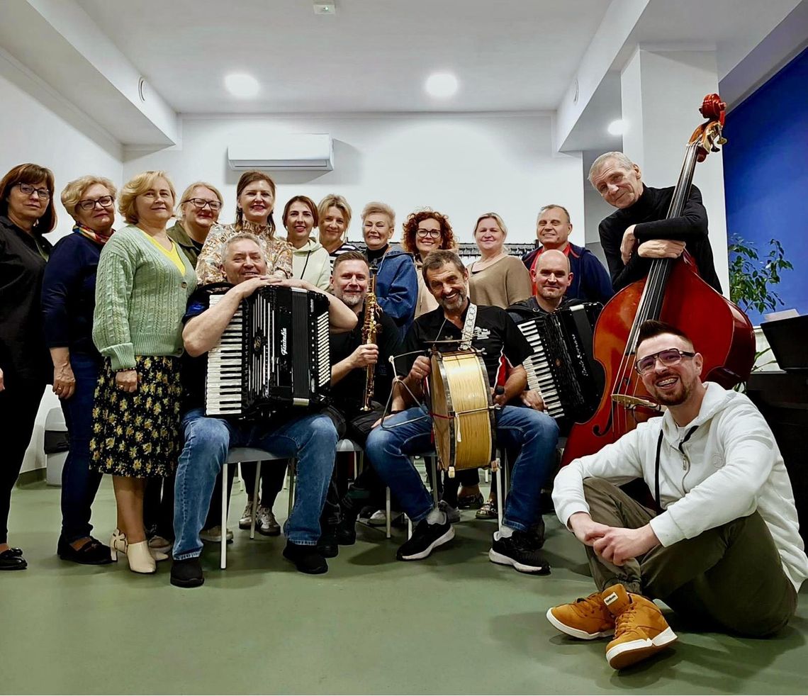 Zespół Pieśni i Tańca Ziemi Łosickiej wraca na salę prób