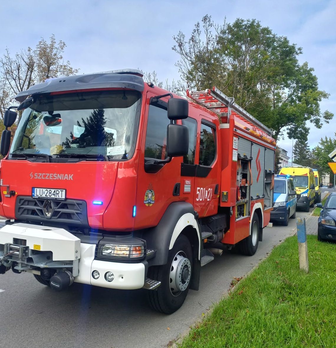 Zginęli we śnie. Sąsiedzi żegnają rodzinę, którą zabił czad