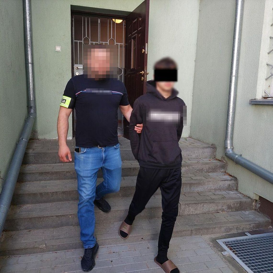 Złodziej auta uciekł. Zostawił w środku pasażerów Złodziej auta uciekł. Zostawił w środku pasażerów