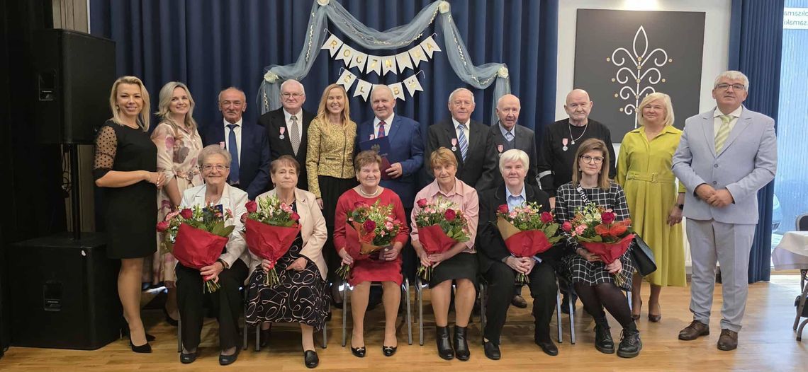 Złote Gody w Sarnakach. Uroczyste świętowanie małżeńskich jubileuszy [GALERIA ZDJĘĆ]