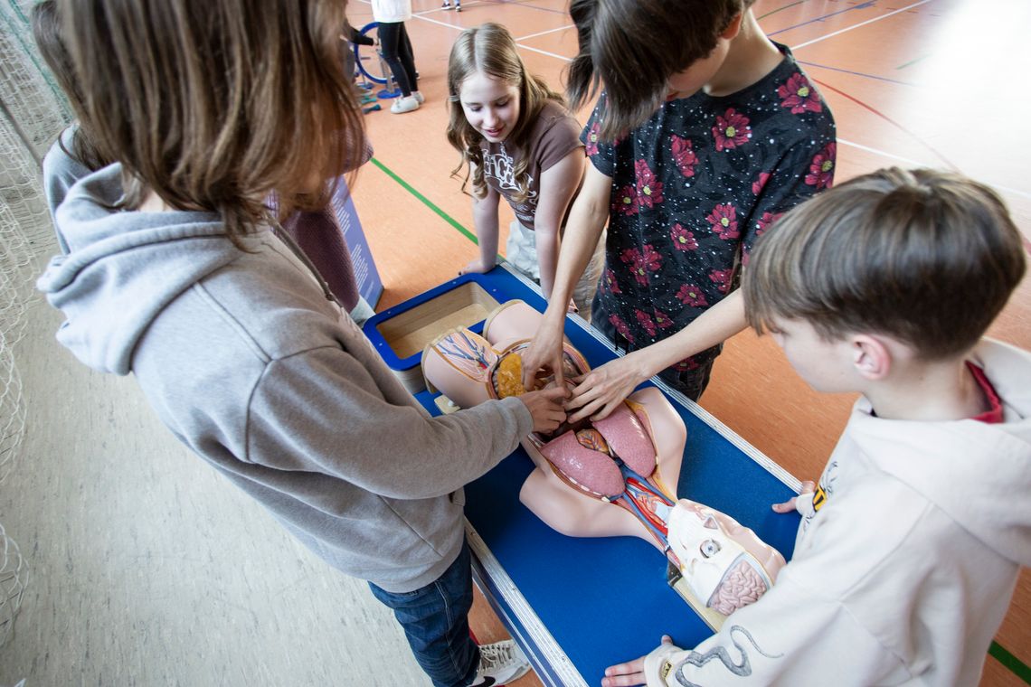 Zobaczą jak pracuje ludzie serce. Do Sławatycz przyjedzie Naukobus