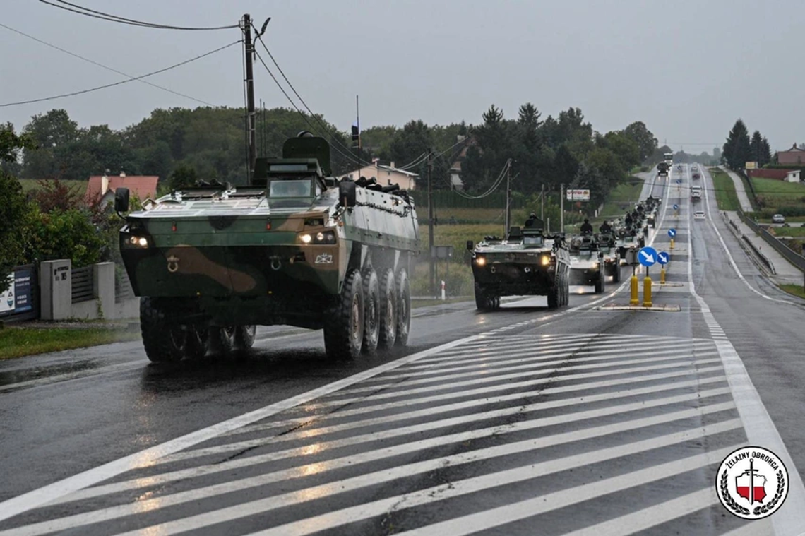 Żołnierze 18. Dywizji Zmechanizowanej w drodze na manewry „Żelazny Obrońca-25”