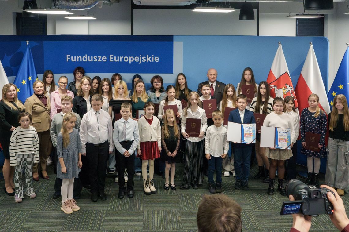 Zosia i Anastazja nagrodzone w wojewódzkim konkursie [WYNIKI]