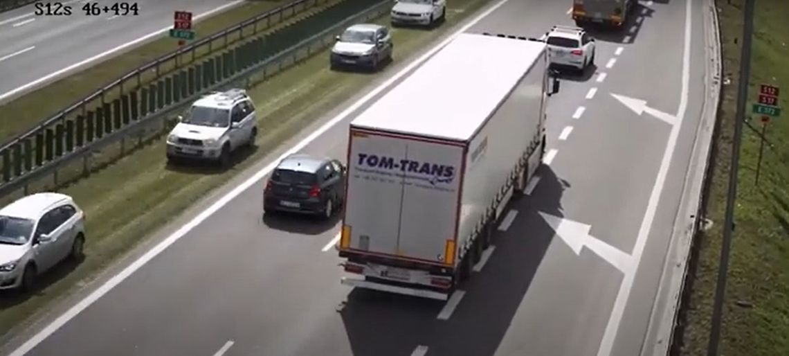 Zrobili sobie czwarty pas na ekspresówce. Teraz namierza ich policja [WIDEO]