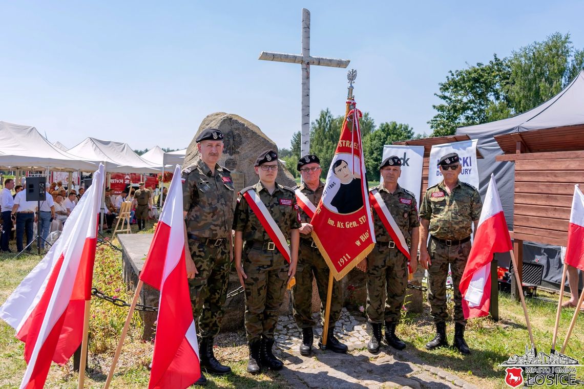 Żywa lekcja historii w Jeziorach. Uczcili pamięć partyzantów z oddziału „Zenona” [GALERIA ZDJĘĆ]
